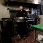 Ivonne Quintero, cocinera, en su restaurante de Ciudad de M&eacute;xico. &quot;Hay muchas limitaciones en la cocina por ser mujer. Yo ten&iacute;a dos hombres a mi cargo y no hac&iacute;an lo que yo les ped&iacute;a s&oacute;lo porque yo era una...