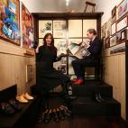 Rosalina Dallago, de 52 a&ntilde;os, en su tienda de zapatos, Sciuscia Chic, en Roma, Italia. Esta exmodelo posee tres zapater&iacute;as, una de ellas diminuta, un peque&ntilde;o espacio en un callej&oacute;n estrecho pero frecuentado por legisl...