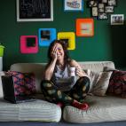 Ivana, de 32 a&ntilde;os, community manager, en su casa de Belgrado, Serbia, donde tambi&eacute;n trabaja. &quot;En general, se pueden ver las brechas (de g&eacute;nero) en las empresas estatales, en las reliquias del socialismo, donde las mujer...