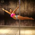Claudia Concha Parraguez, de 45 a&ntilde;os, instructora de pole dancing, en un gimnasio en Santiago de Chile. &quot;Algunas estudiantes con baja autoestima sonr&iacute;en m&aacute;s y se sienten estupendas despu&eacute;s del entrenamiento. Sus ...