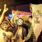 Partidarios del HDP en Diyarbakir celebran el resultado electoral.