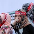 Partidarias de los islamistas en el poder se muestran serias ante el recuento electoral, que despoja al partido de la mayoría absoluta por primera vez.