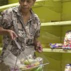 Llenar la canasta básica es cada día más difícil.