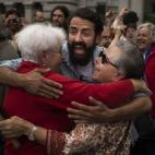 Vecinos de Madrid celebran la investidura de Carmena en Cibeles.