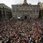 La plaza de Sant Jaume durante la investidura de Colau.
