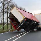 5c8a529420000045046f0393