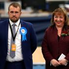 5c8a51d9240000f404a2ef1a