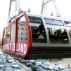 El Tramway de Nueva York conecta la isla de Roosvelt con la gran ciudad, que podrás ver desde 76 metros de altura si coges este peculiar medio de transporte. Las vistas desde el puente con el East River por debajo son espectaculares. Pese a su ...