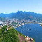 Muy cerca del cielo de Brasil viajan los pasajeros de este funicular colocado para disfrutar de inifinidad de paisajes diferentes como el Cerro del Corcovado, la bahía de Guanabara, el puente Rio-Niteri o las famosas playas de Ipanema y Copacab...
