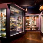 El museo del bolso no solo puede resultar algo extraño para la mayoría de los mortales, sino extremadamente sorprendente. Esta galería, iniciada hace 30 años por una anticuaria, nació de un pequeño objeto: un bolso de caparazón de tortuga...