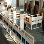 Oude Kerk o la Iglesia Vieja es el edificio más antiguo de Ámsterdam. Está construida sobre un cementerio, y de ahí que el suelo esté lleno de tumbas (más de 10.000). Hoy en día, esta iglesia está rodeada por el Barrio Rojo y funciona co...