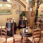 La taberna andaluza en pleno barrio de Salamanca era un lugar en el que gustaba "picar algo" a Correa. Según Peñas, cuando llegaba pedía "un vino blanco de esos caros" y platos de gambas. Mandaba a alguien del grupo antes de acudir al restaur...