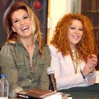 Con su novia de entonces, Sofía Cristo.