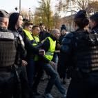 5c8a41d8250000e203c8cd0c