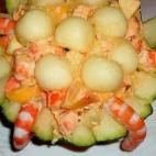 Si lo haces en verano, cuidado con la salsa rosa. Puedes ver la receta completa en Cookpad