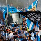 Aficionados de la Real Sociedad, despidiendo al equipo.
