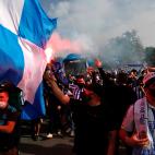 Aficionados de la Real Sociedad, despidiendo al equipo.