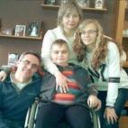 Miguel tiene 12 años y una enfermedad neurodegenerativa grave llamada Distrofia Muscular de Duchenne (DMD), que causa la pérdida de la función muscular y muerte prematura. La Generalitat valenciana le denegó un fármaco de uso compasivo. Má...