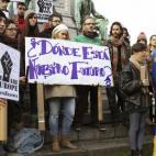 En octubre de 2014, el ministerio de Educación aprobó una medida para recortar las becas Erasmus. Aquellos estudiantes que no hubieran recibido una beca general, dejarían de recibir una ayuda de 150 euros. Laura Zornoza, estudiante de Periodi...