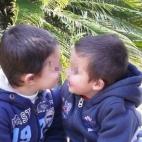 Marcos y Jesús son dos hermanos de 8 y 10 años que padecen síndrome muscular de Duchenne, una enfermedad degenerativa. Sus padres pidieron ayuda para conseguir que la Junta de Andalucía garantizara que los niños pudieran recibir tratamient...