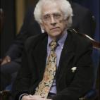 Considerado uno de los grandes intelectuales de nuestro tiempo, el pensador b&uacute;lgaro-franc&eacute;s falleci&oacute; el 7 de febrero de 2017 a los 77 a&ntilde;os. Autor de la emblem&aacute;tica obra El hombre desplazado, Todorov fue Premio...