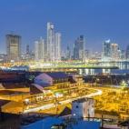 Vista nocturna de la Ciudad de Panamá.