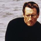 El jefe de Policía de Amity Island es un hombre de ciudad que odia el agua. Salió de Nueva York huyendo del crimen por una vida más tranquila, pero el tiburón envolvió a la isla en una atmósfera de pesadilla. Su triunfo es la victoria del ...