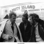 El alcalde de Amity Island es un tipo jovial pero muy interesado, incapaz de hacer frente a la situación que vive la isla. Presiona a Brody para que no cierre las playas, pues está obsesionado con la importancia de los ingresos del turismo, y ...