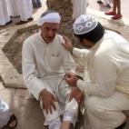 5c8b6b93240000f7054d6f08