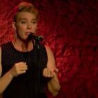 La cantante Barbara Weldens, de 35 a&ntilde;os, falleci&oacute; el 19 de julio durante su actuaci&oacute;n en el Festival L&eacute;o Ferr&eacute;. Supuestamente sufri&oacute; un paro cardiaco tras ser electrocutada durante una torment...