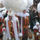 Fecha: del 26 al 28 de febrero de 2017 Binche es una ciudad belga del Medievo ubicada en la provincia de Hainaut, al sur de Bruselas. Su carnaval cuenta con muchos años de historia, remontándose casi a la Edad Media. En 2003 fue reconocido c...