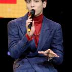 El vocalista del conocido grupo surcoreano de K-Pop SHINee, Kim Jong-hyun, de 27 a&ntilde;os de edad, falleci&oacute; el 18 de diciembre. Aunque las causas de su muerte no est&aacute;n claras, seg&uacute;n la Polic&iacute;a, podr&iacute;a ...