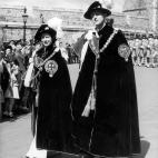 Como cabelleros británicos de la Orden de la Jarreta en 1948.