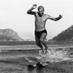 Haciendo esquí acuático en Turquía en 1951.