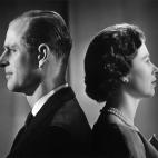Retrato de Felipe de Edimburgo e Isabel II en 1958.