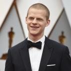 5c8ab957240000f404a39064