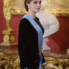 En la cena de gala en honor al presidente Mauricio Macri y su esposa, Juliana Awada, en la que lució por primera vez joyas de pasar de la Casa Real, en concreto la simbólica tiara Flor de Lis.