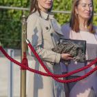 Junto a la ministra Ana Pastor, en la ceremonia de salida de los Reyes a su viaje oficial a Jap&oacute;n, en Madrid.