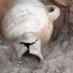 Una vasija con inscripciones.