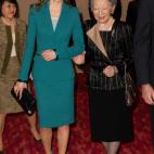 En su visita al Centro de Estudio, Concienciacion y Prevenci&oacute;n de Cat&aacute;strofes Naturales de Shizouka, y al templo Jinja, en Jap&oacute;n, junto a la emperatriz Michiko.