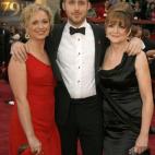 En febrero de 2006 acudía a los premios, pero solamente a los técnicos, junto a Rachel McAdams, su compañera de reparto en El diario de Noa. La auténtica alfombra llegaría un año después, en 2007, al ser nominado por Half Nelson. Acudió ...