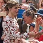 En Las Palmas, en su primera visita oficial a Canarias como Reyes de Espa&ntilde;a. Con vestido de Carolina Herrera.