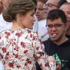 En Las Palmas, en su primera visita oficial a Canarias como Reyes de Espa&ntilde;a. Con vestido de Carolina Herrera.