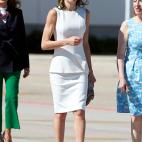 En el aeropuerto de Barajas, tomando el avi&oacute;n hacia Londres en el viaje oficial.