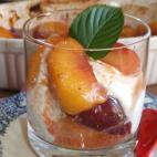 Una manera sencilla de comer fruta cocida acompañada de helado de vainilla. Aquí puedes ver la receta completa en Cookpad.