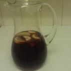 Una opción para preparar una sangría un poco distinta a la habitual. Aquí puedes ver la receta completa en Cookpad.