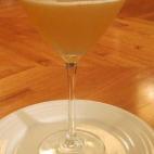 Un cóctel muy fácil de preparar y muy vistoso. Aquí puedes ver la receta completa en Cookpad.