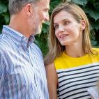 La reina Letizia y el rey Felipe VI en el posado de verano en el palacio de Marivent, en Palma de Mallorca.