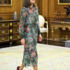 Con vestido de Zara, en una audiencia con la Confederaci&oacute;n Nacional de Federaciones y Asociaciones de Familias y Mujeres del Medio Rural en el Palacio de la Zarzuela.
