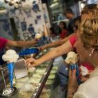 5c8aa1f5250000e203c952f5